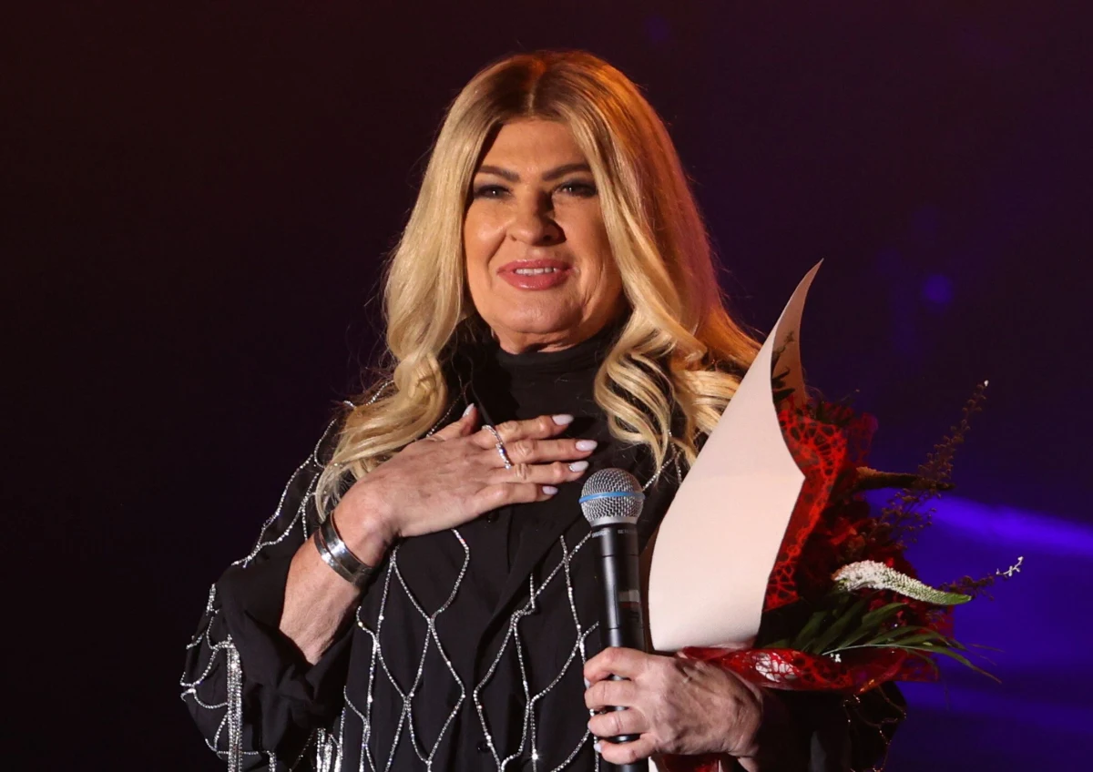 Beata Kozidrak po dziewięciu miesiącach zmagań z chorobą nowotworową znów stanęła na scenie. Artystka dała w Pszczynie pierwszy w tym roku pełny koncert z zespołem Bajm. Ze sceny wspominała zmarłych Joannę Kołaczkowską i Stanisława Soykę.