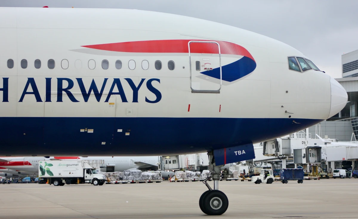 20 pasażerów zostało usuniętych z pokładu samolotu British Airways, lecącego z Florencji do Londynu. Powodem była wysoka temperatura, jaka panowała w tej części Włoch.  