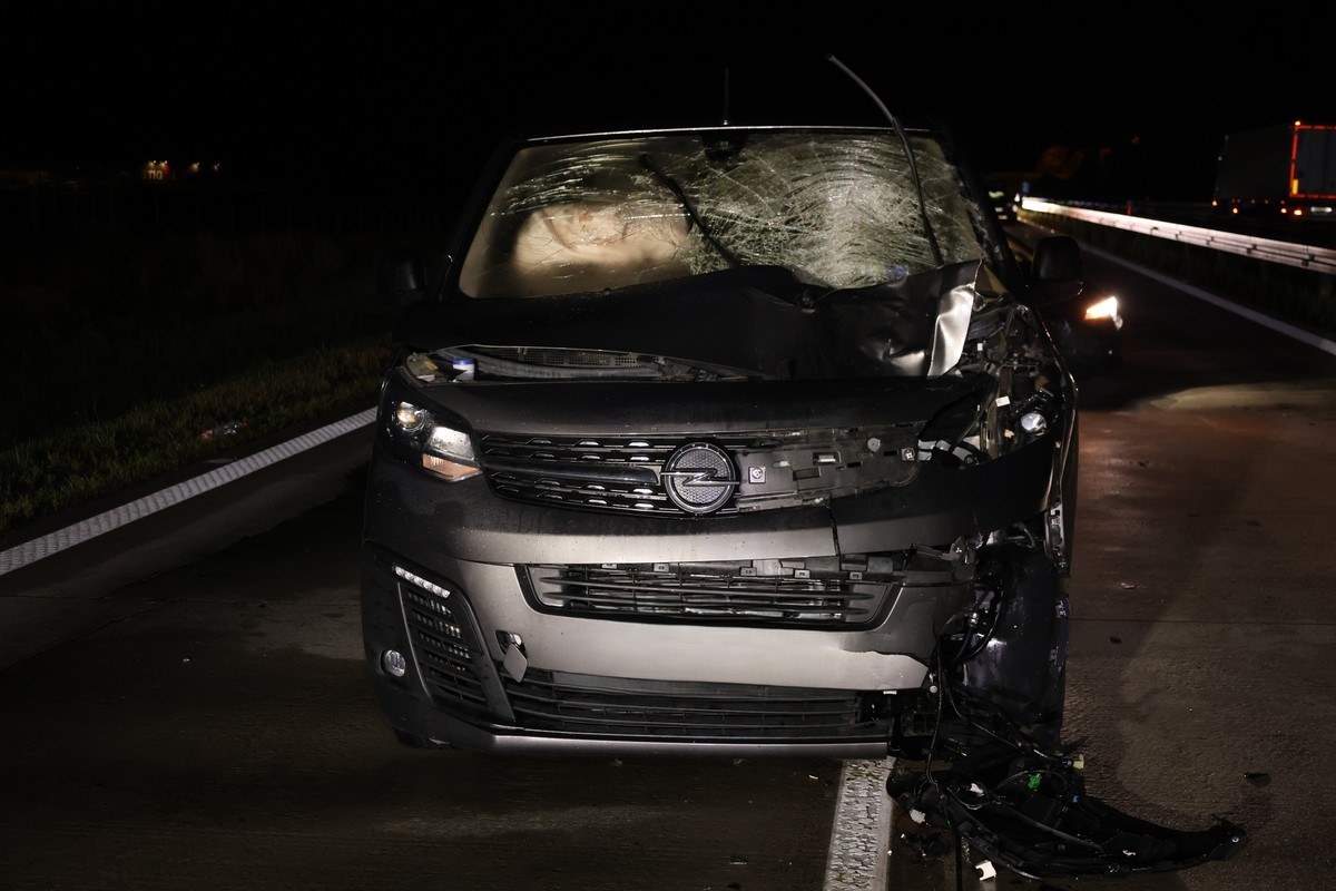 Chciał pieszo przekroczyć autostradę. Zginął na miejscu