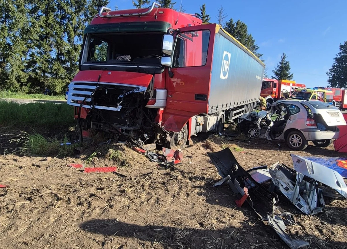 Tragiczny wypadek na drodze wojewódzkiej nr 544 niedaleko Lidzbarka w Warmińsko-Mazurskiem. Zginęła jedna osoba.