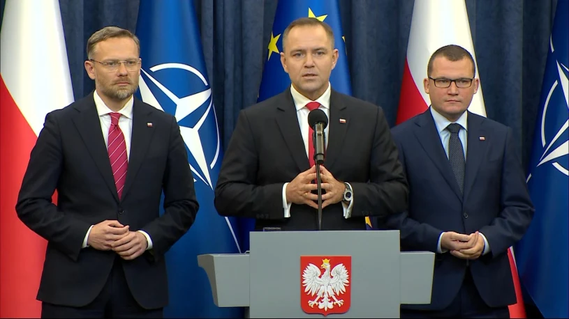 Poljski predsednik Karol Nawrocki zavrnil tri zakone in podpisal pet drugih