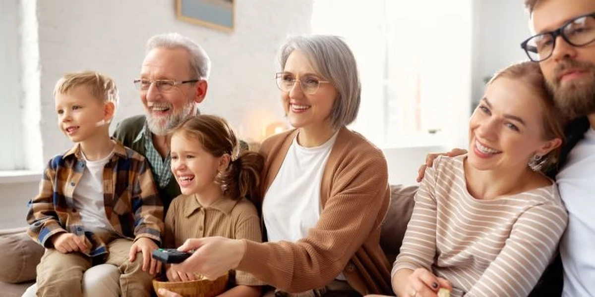 Masz ochotę na kinowy seans, ale bez wychodzenia z domu? To proste! Potrzebujesz jedynie odpowiedniego telewizora. Tak się składa, że mamy dla Ciebie naprawdę kilka dobrych propozycji. Oto one!