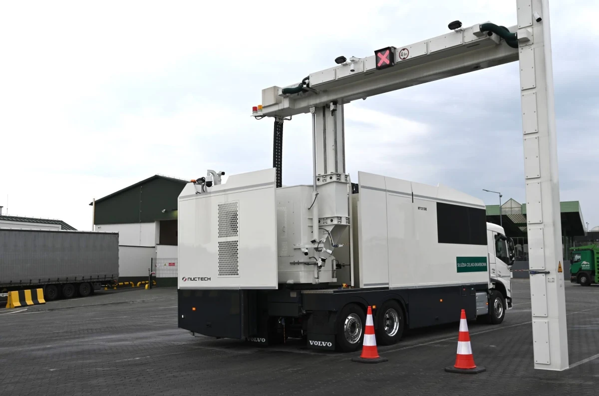 ​Na przejściu granicznym w Medyce pojawiły się nowe skanery RTG, które pozwolą funkcjonariuszom KAS dokładniej kontrolować próbujące przekroczyć granicę pojazdy. To jedne z najnowocześniejszych urządzeń tego typu na całej granicy Unii Europejskiej.