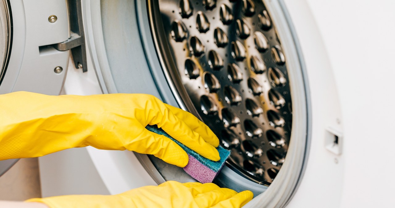 Tak gwałtownie wyczyścisz pralkę. Wystarczy pasta do zębów i połówka tego owocu