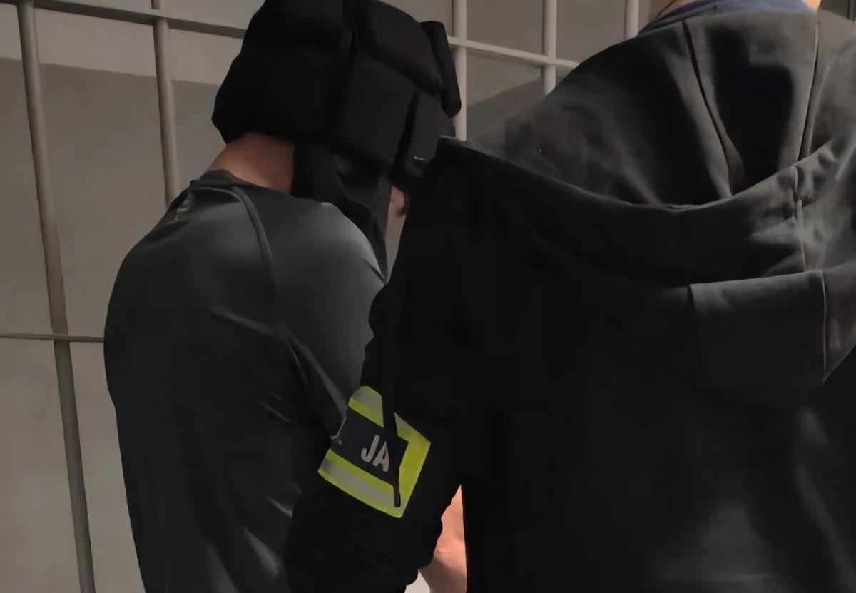 Do 8 lat więzienia grozi mężczyźnie z Siemianowic Śląskich, który zmienił życie swojej rodziny w koszmar. 37-latek przez blisko 2 lata znęcał się nad partnerką i trójką dzieci - jednym z nich rzucał o łóżko. 