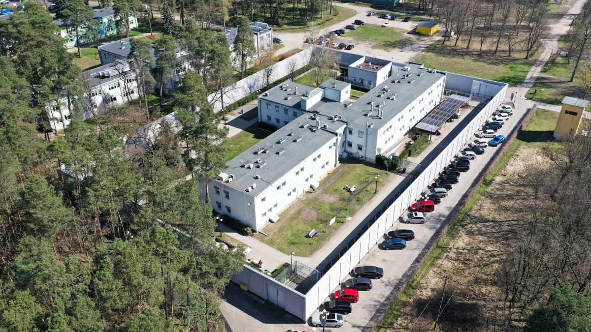 Kilku pacjentów Krajowego Ośrodka Zapobiegania Zachowaniom Dyssocjalnym (KOZZD) w Gostyninie (Mazowieckie) kontynuuje protest głodowy. Informację przekazała w poniedziałek karnistka prof. Monika Płatek. Część osób zdecydowała się zawiesić rozpoczęty 4 sierpnia protest w związku z nadzieją na zrealizowanie ich postulatu przeglądu zgodności z prawem ich pobytu w KOZZD i warunków tego pobytu.