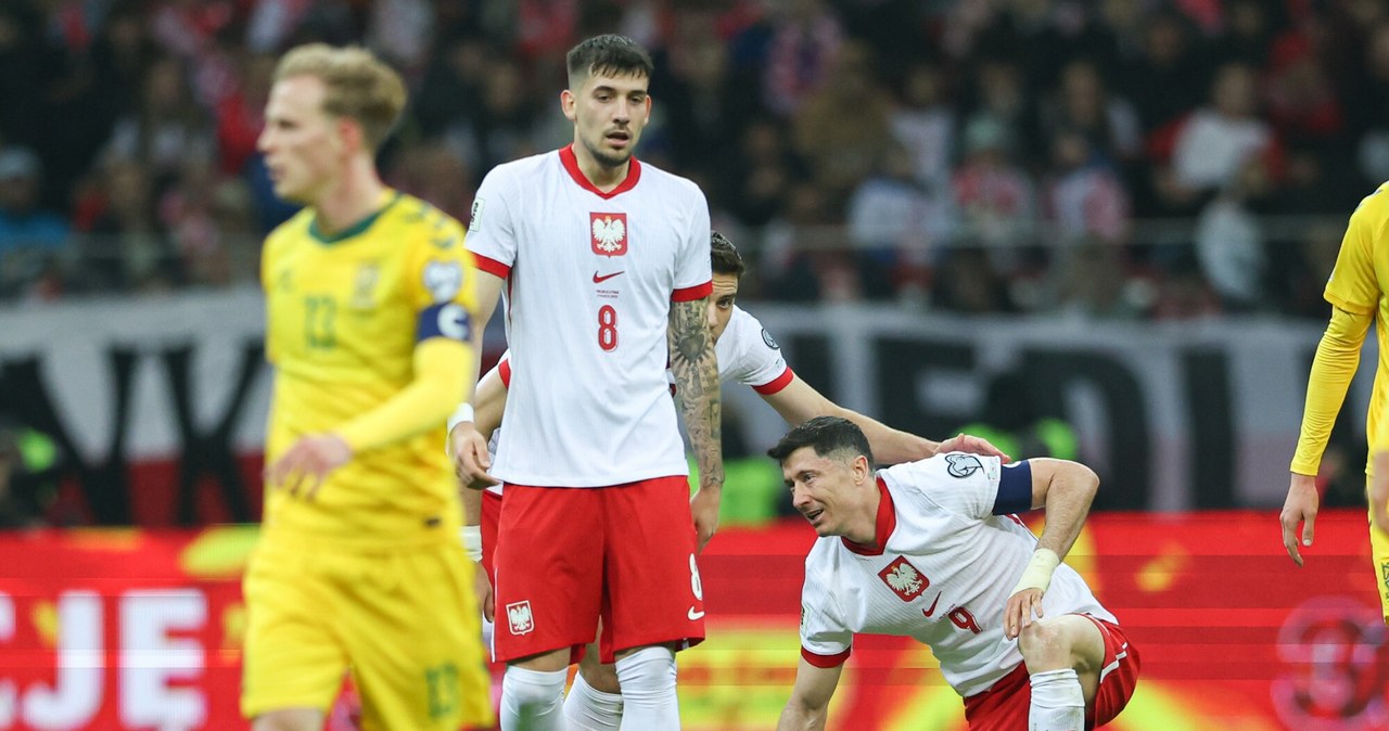 Tuż przed powołaniami Urban otrzymał fatalne wieści. Bolesny cios. Gwiazda wykluczona z gry wiadomości,aktualności,Interia Tuż przed powołaniami Urban otrzymał fatalne wieści. Bolesny cios. Gwiazda wykluczona z gry