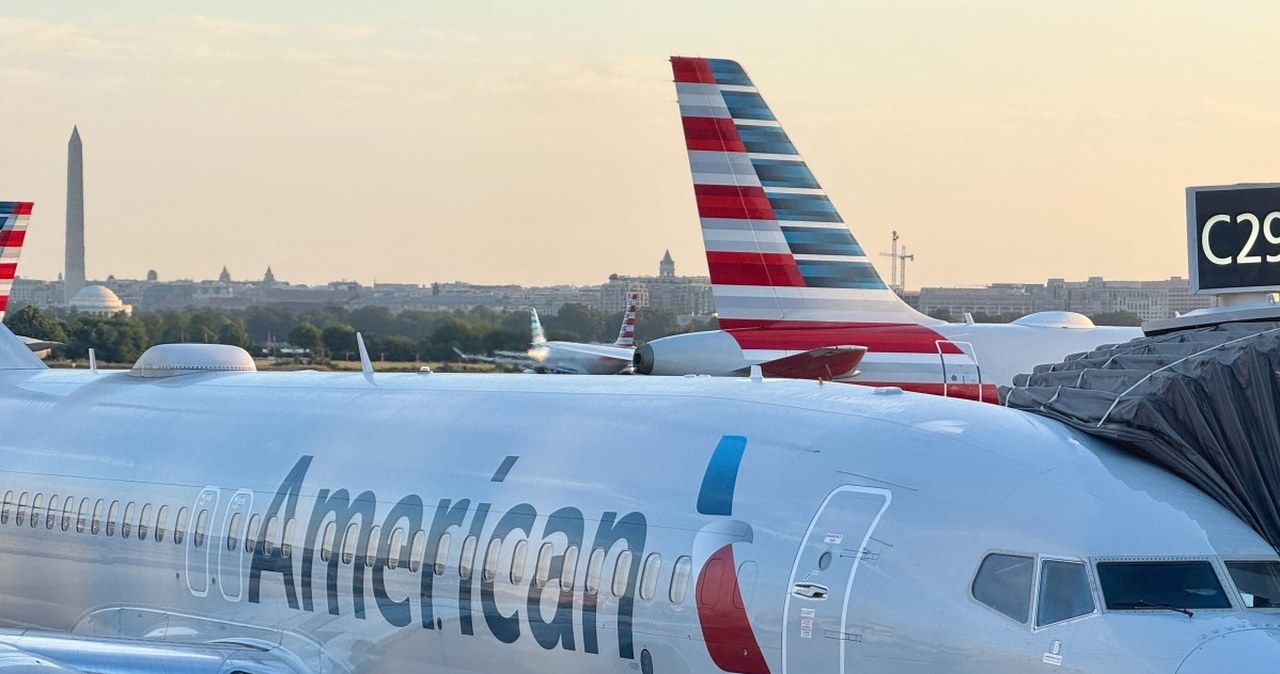Nie dostają pensji od 1 października. Odwołane loty w całym kraju