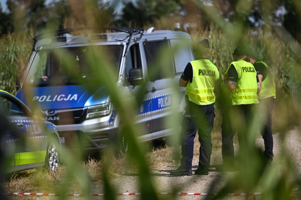 Władysław Teofil Bartoszewski przekazał, że dron, który w nocy z 19 na 20 sierpnia eksplodował pod Osinami (woj. lubelskie), prawdopodobnie nadleciał z terenu Ukrainy. "To nie jest wersja oficjalna, czekamy na raport" – zaznaczył wiceszef MSZ.