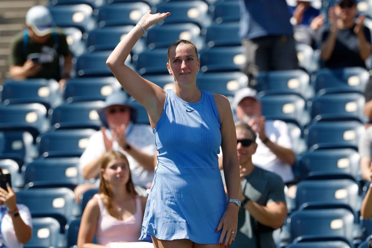 Czeszka Petra Kvitova, dwukrotna mistrzyni Wimbledonu, w poniedziałek oficjalnie zakończyła tenisową karierę. W swoim ostatnim meczu przegrała z Francuzką Diane Parry 1:6, 0:6 w 1. rundzie wielkoszlemowego turnieju US Open w Nowym Jorku.