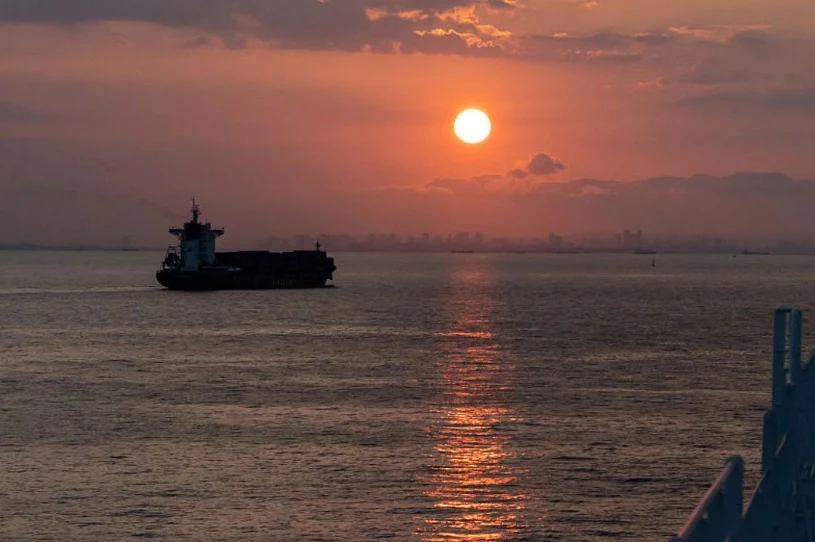 Tovorna ladja, osumljena vohunjenja, pluje v Finsko s tovorom jekla iz Poljske