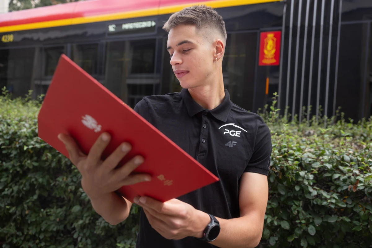 Władymir Semirunnij, jeden z najbardziej utalentowanych panczenistów młodego pokolenia, oficjalnie został obywatelem Polski. To otwiera mu drogę do startu w igrzyskach olimpijskich w Mediolanie-Cortina i daje polskiemu łyżwiarstwu szybkiego realną szansę na medal.