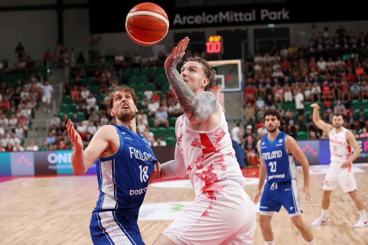 Już jutro rozpoczyna się Eurobasket. Mecze fazy grupowej rozgrywane będą w Rydze, Helsinkach, Limassol i Katowicach. Na Śląsku swoje mecze rozegra reprezentacja Polski. Przeciwnikami Polaków będą: Słowenia, Izrael, Islandia, Francja i Belgia. Poszczególnych rywali naszej ekipy ocenił trener Orlen Zastalu Zielona Góra, były asystent selekcjonera Mike’a Taylora, Arkadiusz Miłoszewski. Jego zdaniem głównym kandydatem do zdobycia złotego medalu jest Serbia, a w naszej grupie najmocniejsza - mimo kilku absencji - jest reprezentacja Francji.