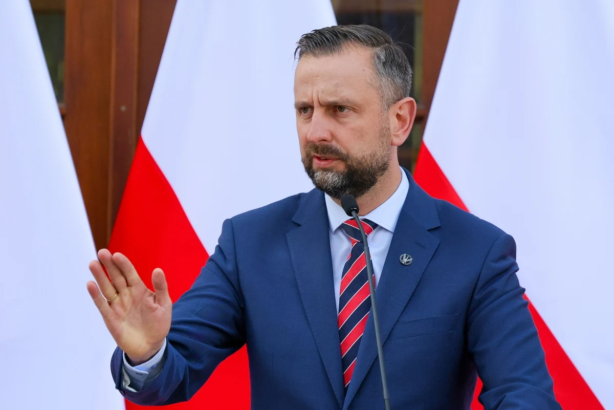 "Negowanie wsparcia dla walczącej Ukrainy jest wbrew interesowi bezpieczeństwa państwa polskiego" - powiedział szef MON Władysław Kosiniak-Kamysz, odnosząc się do weta prezydenta Karola Nawrockiego.