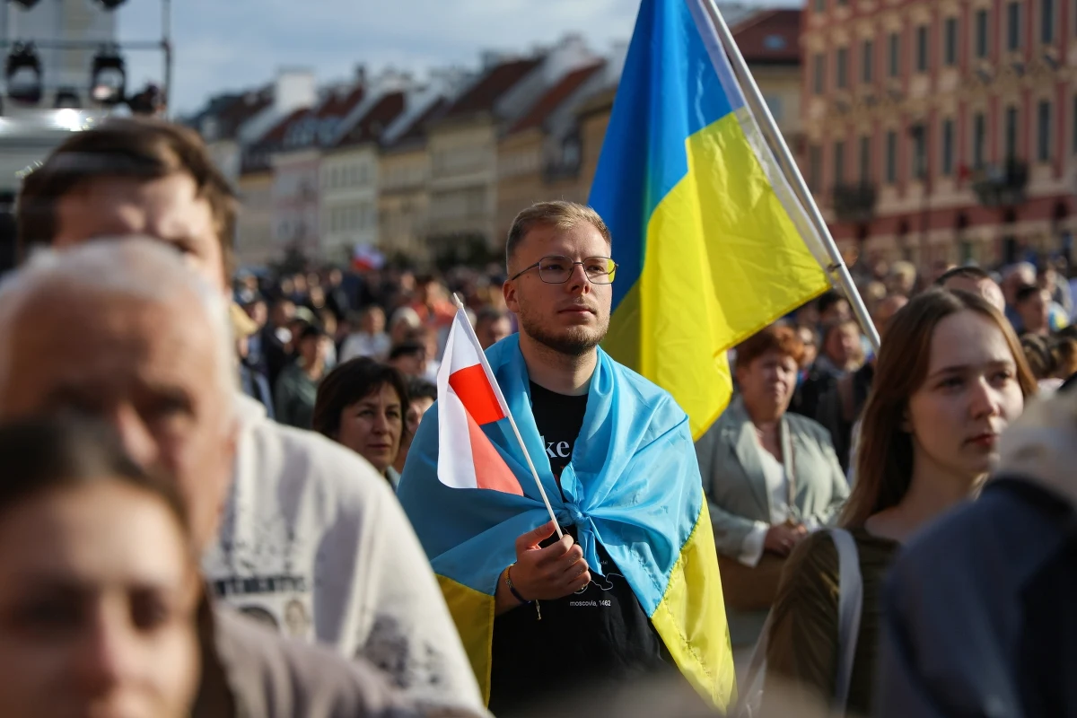 Do końca września koalicja rządowa chce wprowadzić ustawę, która legalizuje pobyt Ukraińców w Polsce - dowiedział się reporter RMF FM. To odpowiedź rządu na wczorajsze weto prezydenta. Karol Nawrocki złożył je pod nowelizacją ustawy o pomocy dla obywateli Ukrainy.