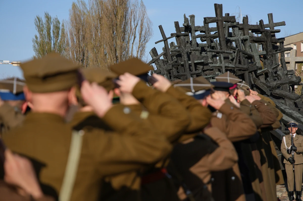 Szczątki polskich oficerów, ofiar zbrodni katyńskiej, które zostały ekshumowane i przebadane, zostaną pochowane w Katedrze Polowej Wojska Polskiego w Warszawie. Decyzję o pochówku podjął Instytut Pamięci Narodowej. To ważny moment dla rodzin zamordowanych i środowisk katyńskich.