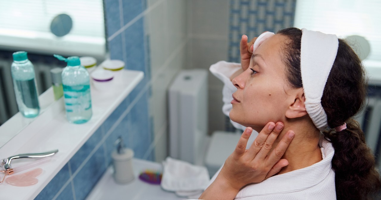 Dodaje lat, zamiast odejmować. Większość kobiet robi tak rano