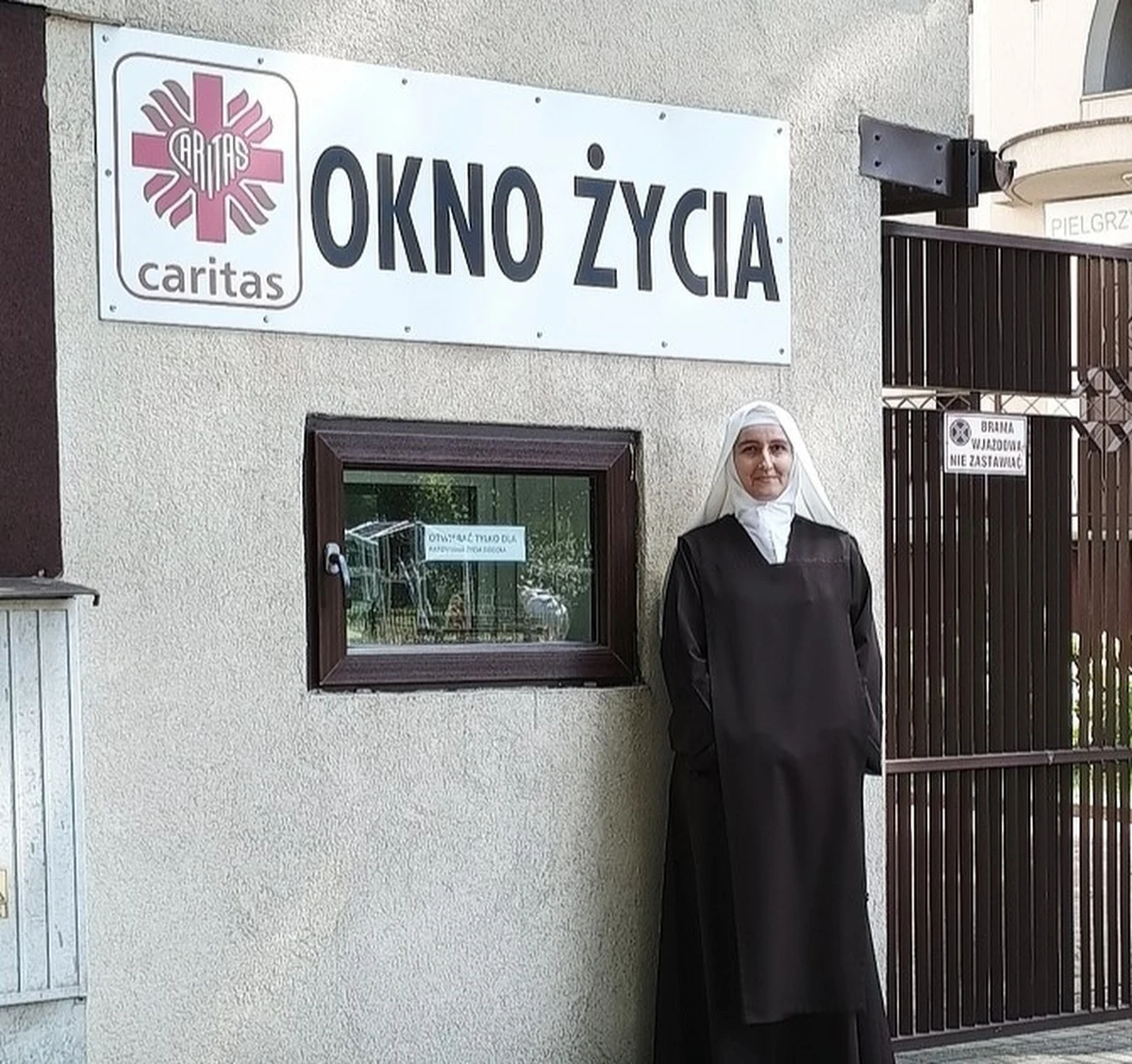 10-dniowy chłopiec trafił do okna życia w Sosnowcu. Malucha przewieziono do szpitala na badania. 