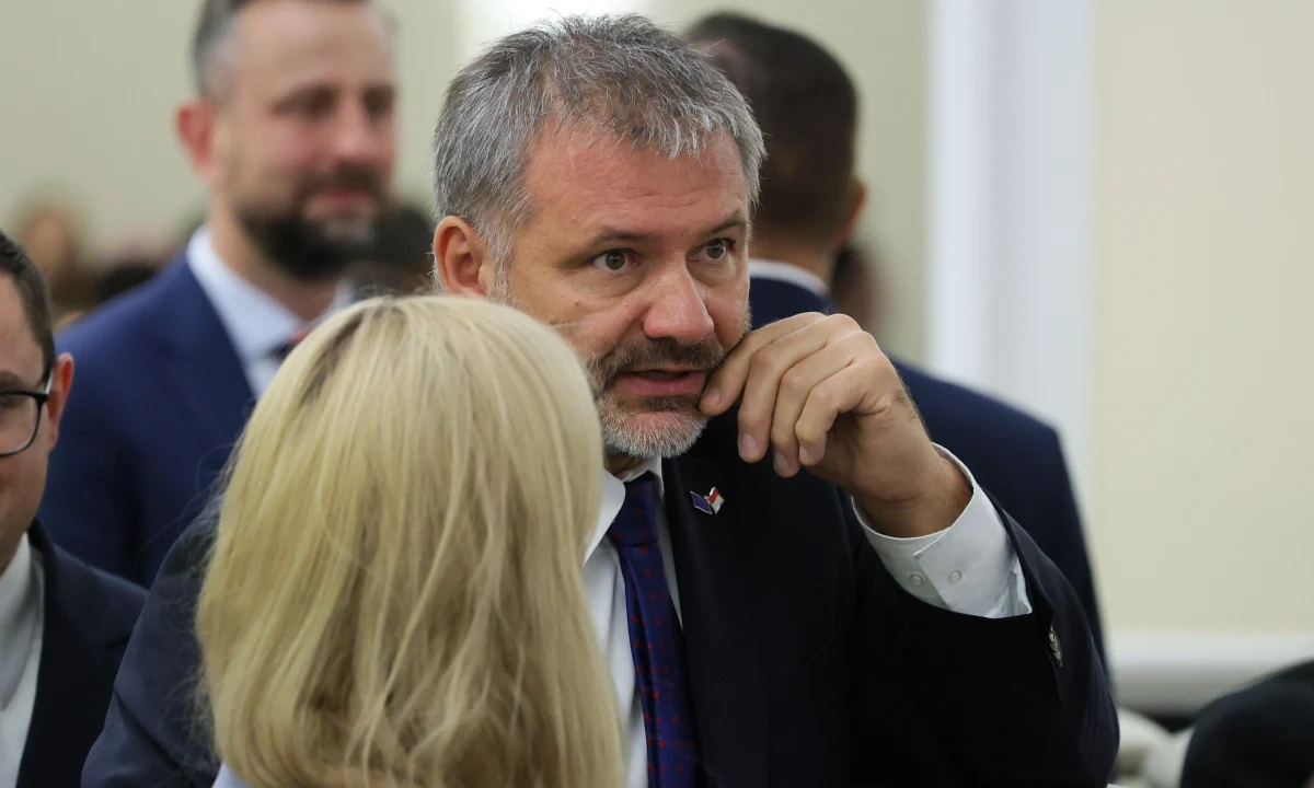 Minister sprawiedliwości Waldemar Żurek w wywiadzie dla "Rzeczpospolitej" przyznał, że jest za rozdzieleniem funkcji ministra sprawiedliwości i prokuratora generalnego. W ostry sposób wypowiedział się też na temat sytuacji w prokuraturze. 