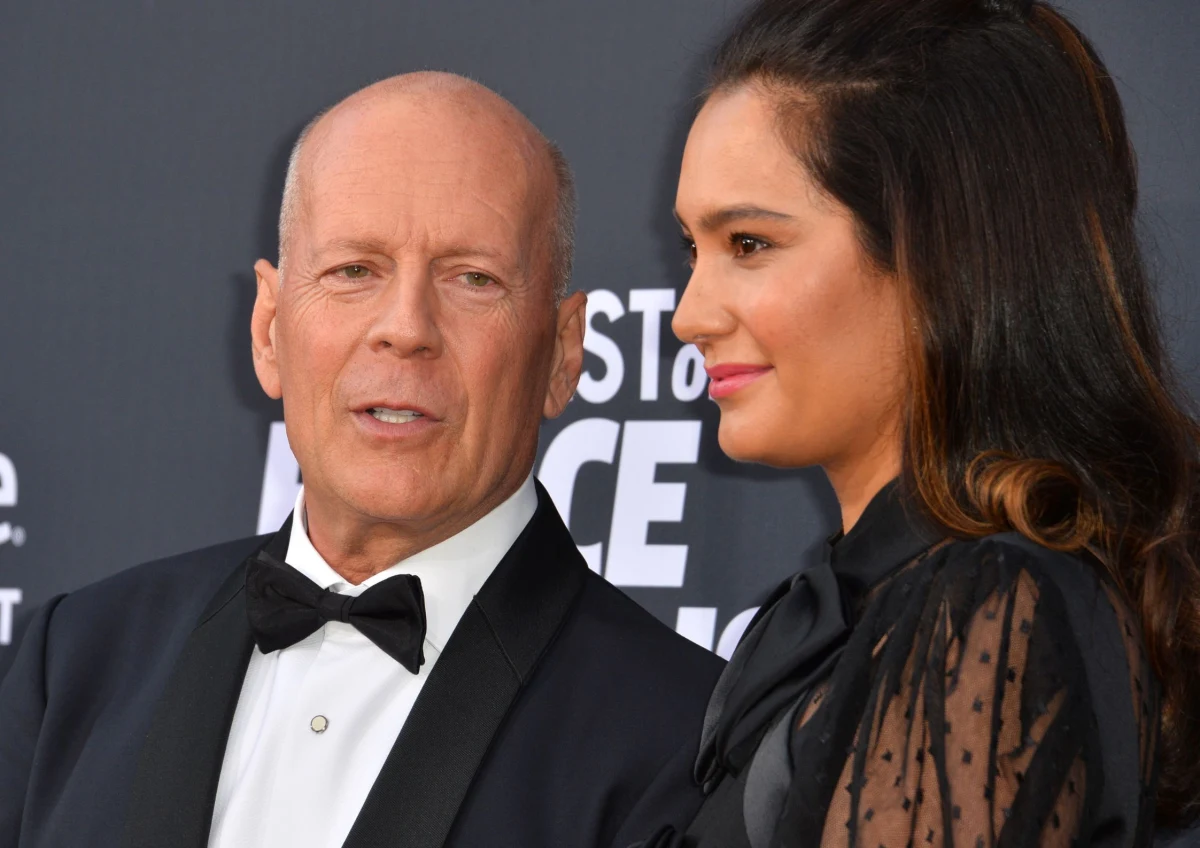 ​Emma Heming Willis udzieliła telewizyjnego wywiadu stacji ABC, w którym ujawniła, że Bruce Willis w obliczu zmagań z otępieniem czołowo-skroniowym nie mieszka już z rodziną. Aktor został przeniesiony do osobnego mieszkania. "Miałam pewność, że chciałby tego dla naszych córek" - powiedziała żona zdobywcy Złotego Globu.