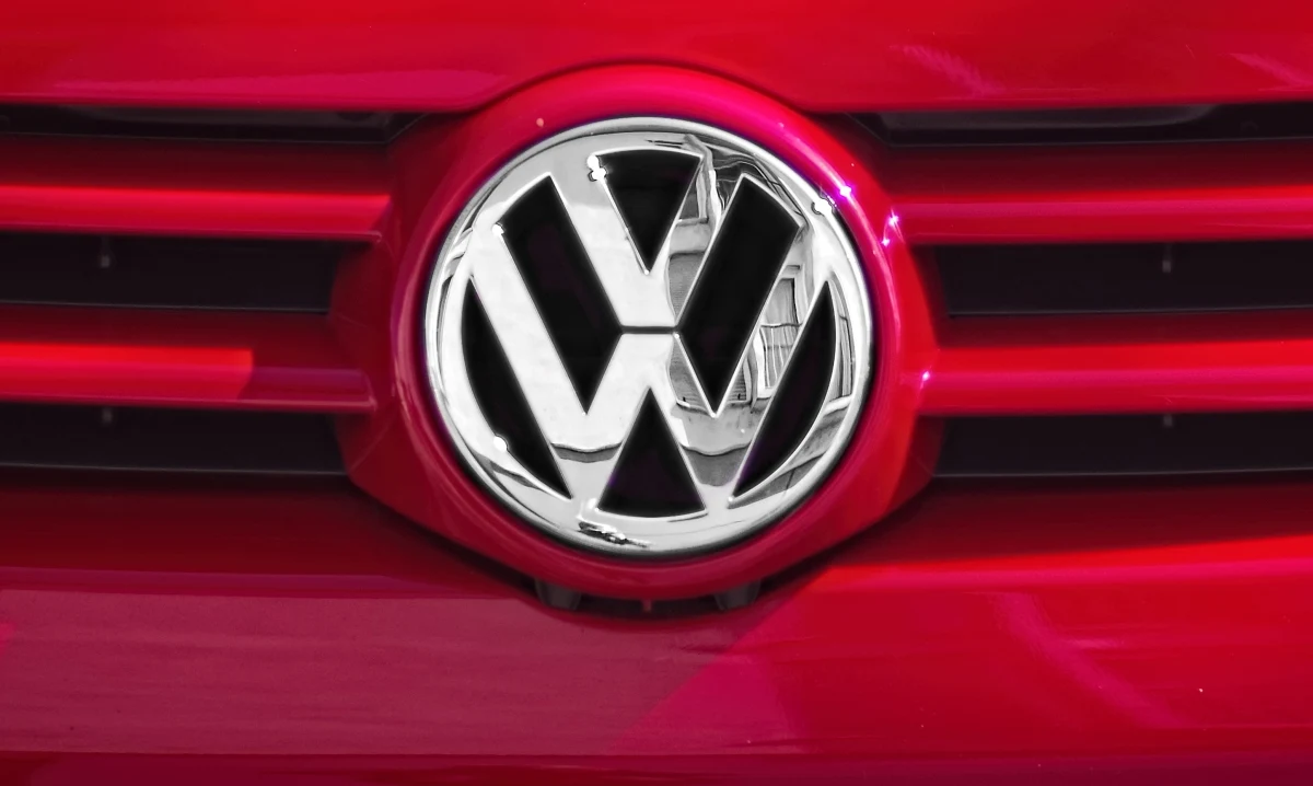 Blisko 74 mln zł kary ma zapłacić Volkswagen Group Polska w związku z aferą dotyczącą manipulacji przy testach dotyczących emisji spalin, czyli tzw. Dieselgate - poinformował w środę Urząd Ochrony Konkurencji i Konsumentów. To efekt ugody zawartej przez spółkę z Prezesem UOKiK.