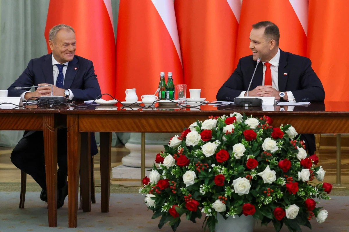 "Z przykrością to mówię, ale chyba powinniśmy traktować to spotkanie jako kolejną odsłonę pewnego teatrum, pewnej strategii po jednej i drugiej stronie" - tak o dzisiejszej Radzie Gabinetowej mówiła w Radiu RMF24 prof. Agnieszka Kasińska-Metryka, politolożka z Uniwersytetu Jana Kochanowskiego w Kielcach. Zwracała też uwagę, że w agendzie spotkania brakowało kwestii priorytetowych - bezpieczeństwa i polityki zagranicznej. 
