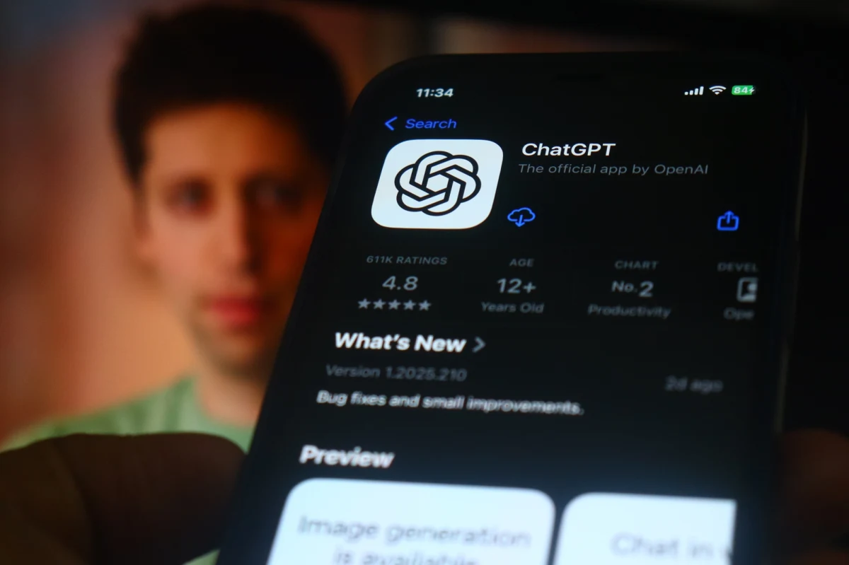 Rodzice 16-letniego Adama Raine’a z Kalifornii złożyli pozew przeciwko OpenAI, twórcom popularnego ChataGPT, oraz jego dyrektorowi generalnemu Samowi Altmanowi. Zarzucają firmie, że jej produkt przyczynił się do śmierci ich syna, udzielając mu szczegółowych instrukcji dotyczących sposobów odebrania sobie życia i nie zapewniając odpowiednich zabezpieczeń przed takimi sytuacjami.