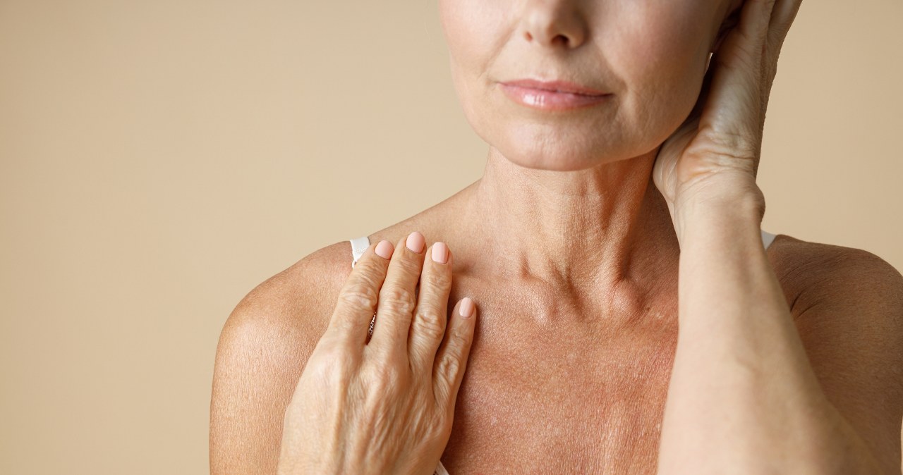 Dlatego szyja starzeje się szybciej. Domowymi sposobami możesz zredukować zmarszczki