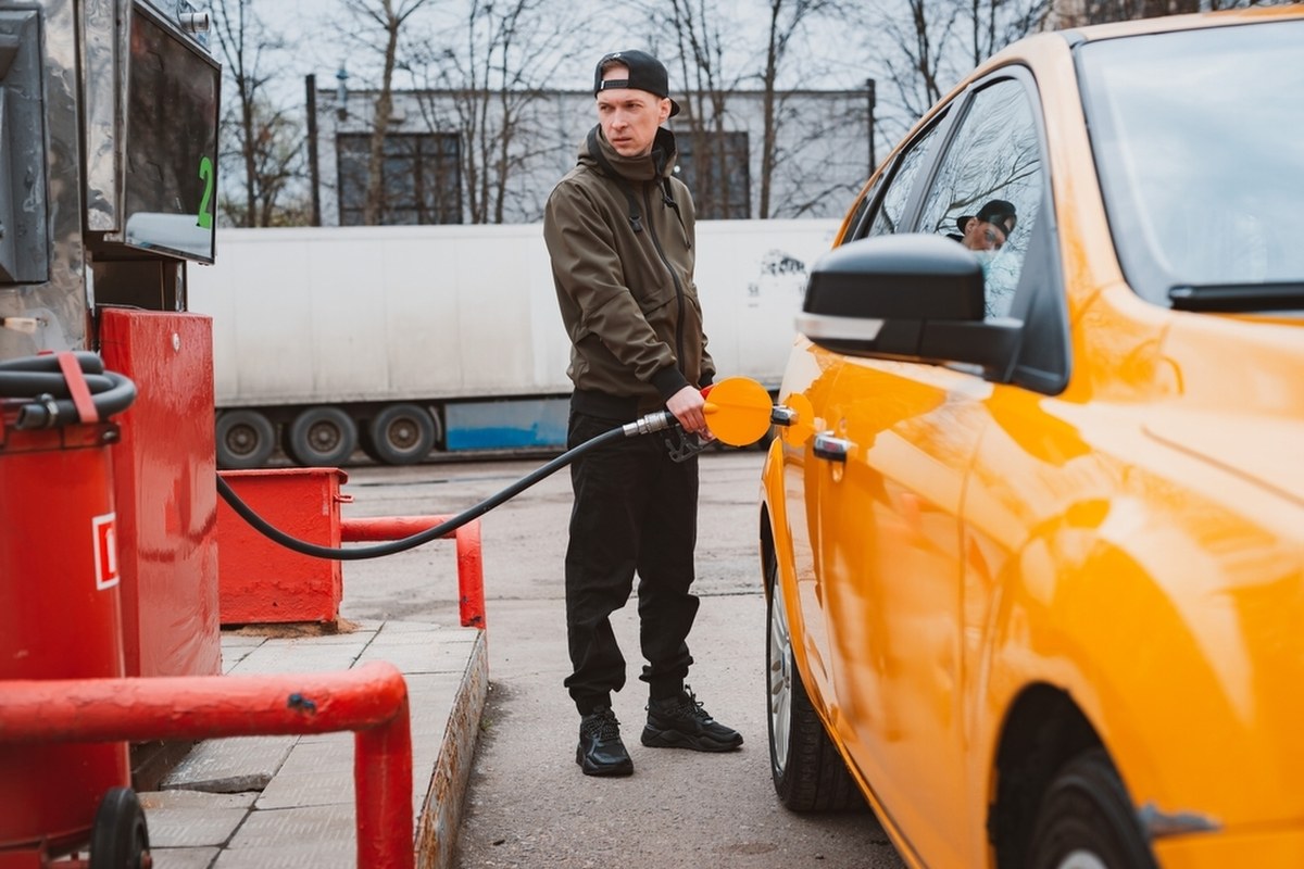 Rosja przedłuża zakaz eksportu benzyny. Ceny paliw wciąż rosną