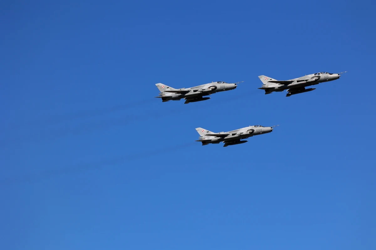 W nocy Rosjanie przeprowadzili kolejny atak na Ukrainę z wykorzystaniem lotnictwa dalekiego zasięgu. W odpowiedzi poderwano polskie i sojusznicze myśliwce, a systemy obrony powietrznej osiągnęły "stan najwyższej gotowości". Przed godziną 7:00 alarm odwołano. Nie odnotowano naruszenia polskiej przestrzeni powietrznej. 