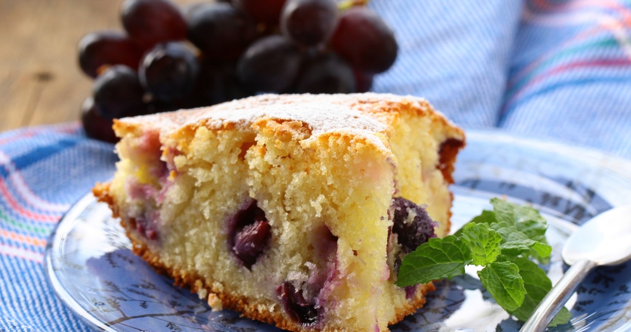 Mało kto piecze ciasto z tymi owocami. Robi się je ekspresowo i tak samo znika z talerza