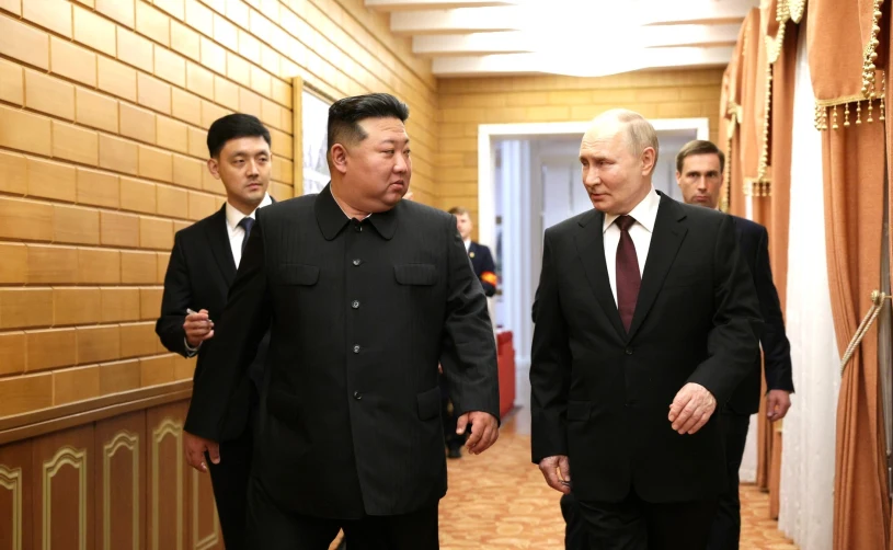 Kim Dzong Un i Putin na paradzie wojskowej. Przylecą na okrągłą rocznicę