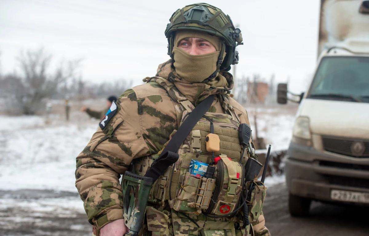 W nocy ze środy na czwartek Rosjanie przeprowadzili zmasowany atak rakietowo-dronowy na Kijów, zabijając co najmniej 21 osób. "W tej chwili Rosji chodzi o storpedowanie rozmów pokojowych, a właściwie procesu pokojowego, który próbuje rozpocząć Donald Trump" - stwierdził w rozmowie na antenie internetowego Radia RMF24 Jarosław Wolski, analityk wojskowy.