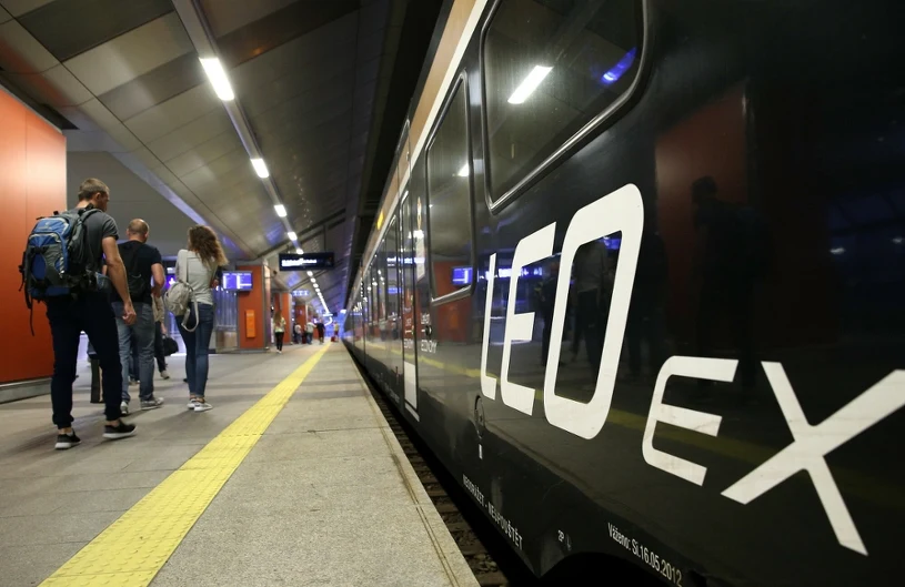 Ceny w menu drugiego konkurenta PKP. Hot-dog tańszy niż w Żabce