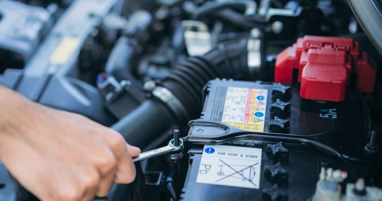 Jak dbać o akumulator samochodowy? Sprawdź nasze TOP 5 porad