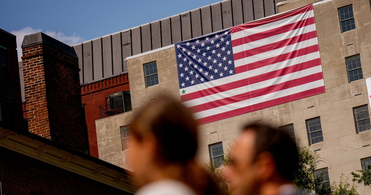 Zakupy z paszportem w ręce. Amerykanie kupują luksus w Europie