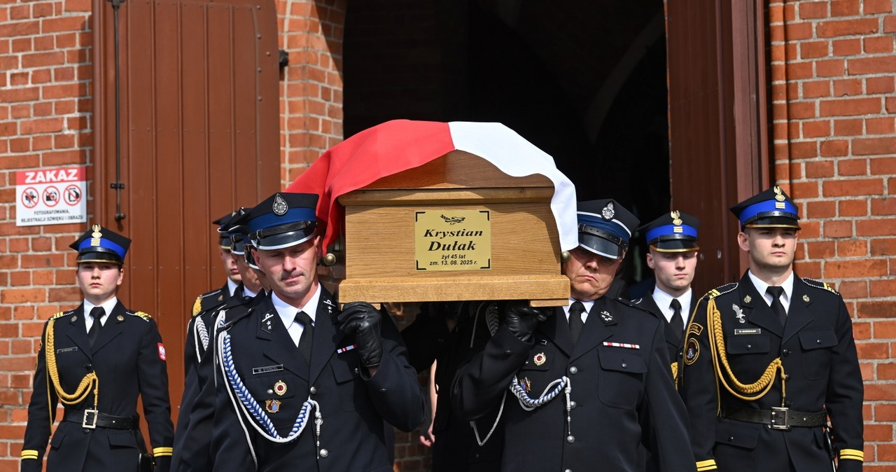 Zginął podczas służby. Strażak odznaczony Złotym Krzyżem Zasługi przez prezydenta RP wiadomości,aktualności,Interia Zginął podczas służby. Strażak odznaczony Złotym Krzyżem Zasługi przez prezydenta RP