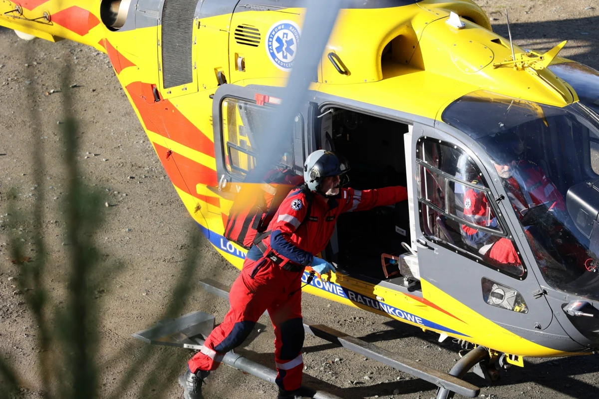 Wypadek na polu we wsi Klukowo (woj. mazowieckie). 17-latek znalazł się pod maszyną rolniczą. To informacja z Gorącej Linii RMF FM.