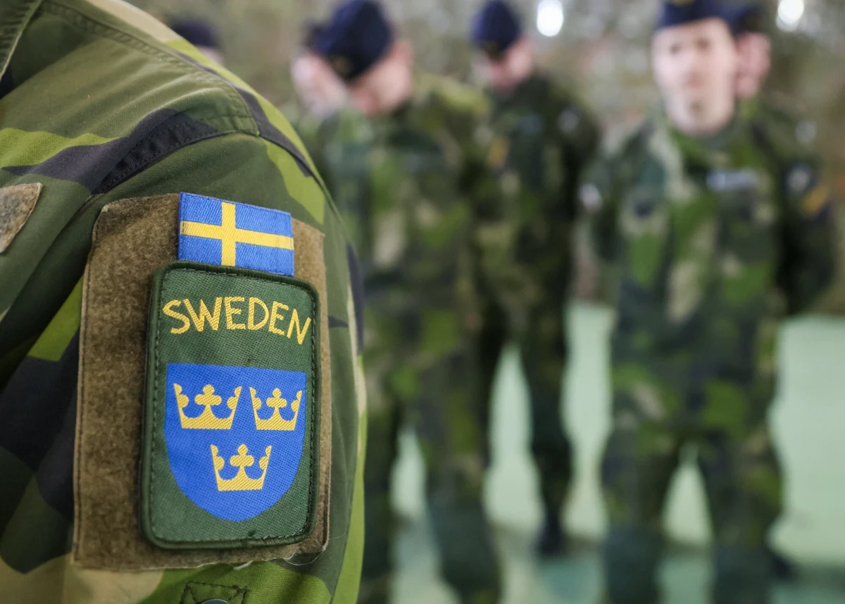 Szwedzki kontyngent kończy swoją pierwszą misję w Polsce jako członek NATO. Przez kilka miesięcy piloci i personel techniczny z Flotylli Powietrznej Blekinge wspierali ochronę wschodniej flanki Sojuszu, współpracując z polskim lotnictwem i innymi sojusznikami. "Jesteśmy tutaj, aby nauczyć się być dobrym członkiem NATO i także wspierać was tutaj, w Polsce" - mówi RMF FM Christian Bertilsson, dowódca kontyngentu.