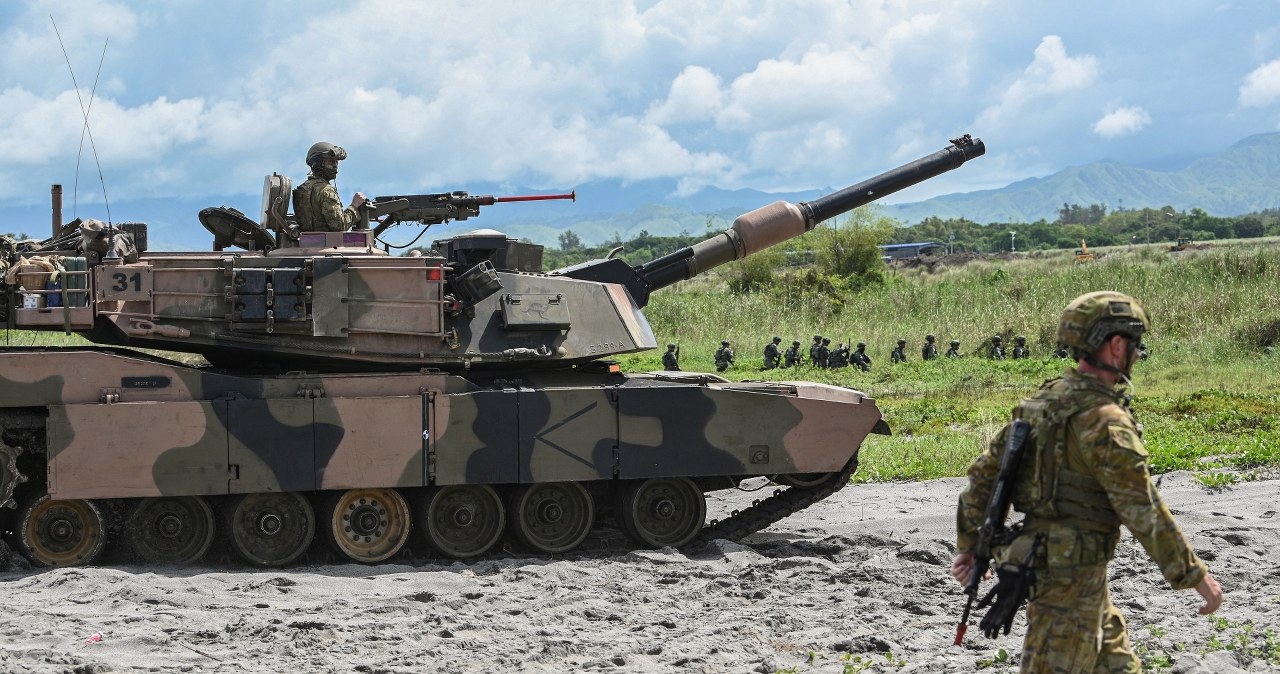 Kraj z końca świata wysłał Ukrainie czołgi. Już są na froncie