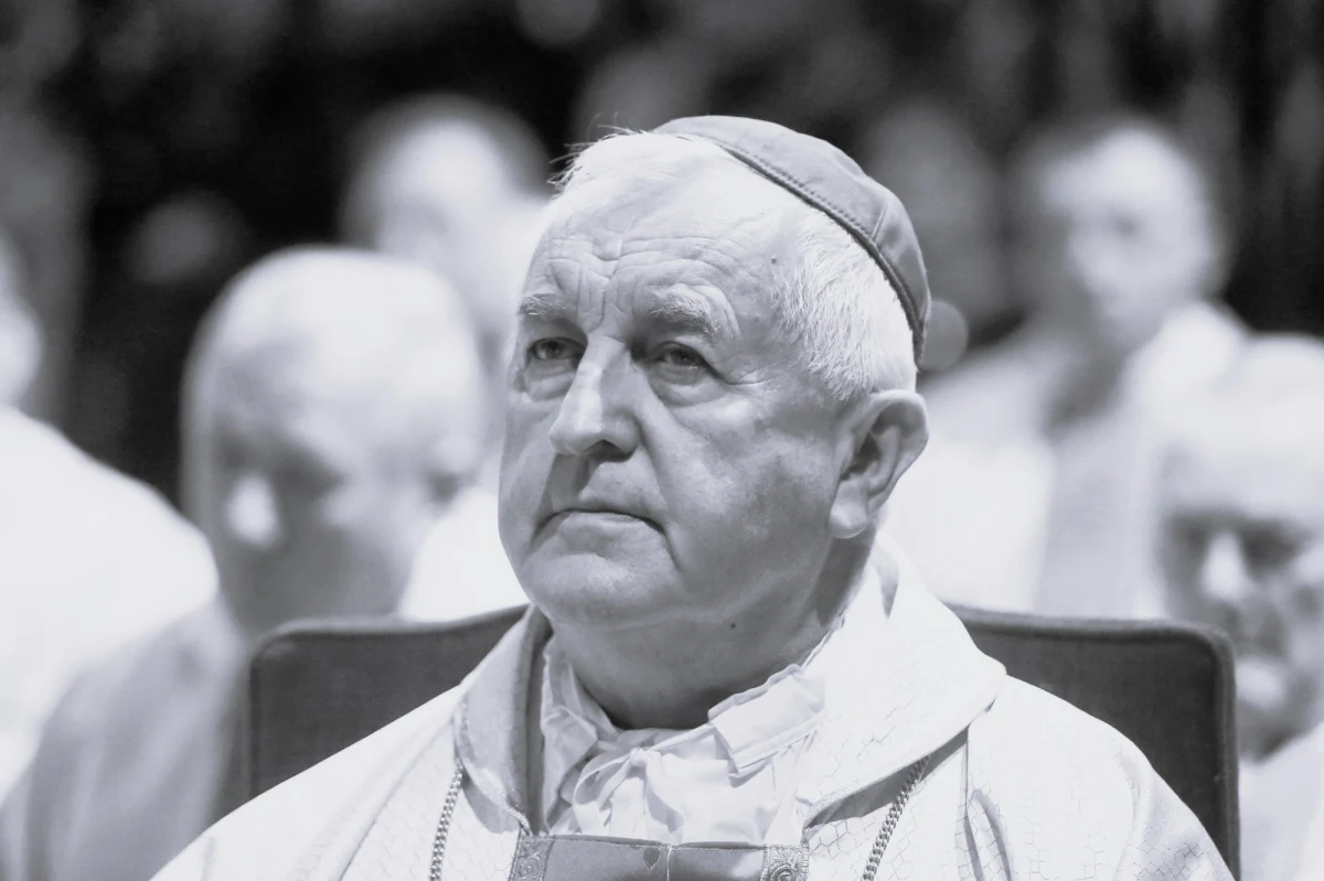 Informację o śmierci biskupa Jana Szkodonia przekazał metropolita krakowski abp Marek Jędraszewski. W 2019 roku bp Szkodoń został oskarżony o molestowanie seksualne nieletniej. W procesie watykańskim nie udowodniono mu winy, ale w 2022 roku papież Franciszek przyjął jego rezygnację z obowiązków biskupa pomocniczego krakowskiego.
