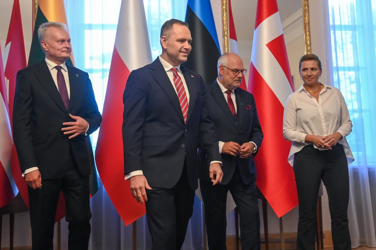 "To Rosja odpowiada za agresję na Ukrainę i to Rosja musi poczuć siłę zjednoczonego zachodu, tego z Europy, jak i tego ze Stanów Zjednoczonych"- powiedział szef Biura Polityki Międzynarodowej Marcin Przydacz, po spotkaniu prezydenta Karola Nawrockiego z liderami państw bałtyckich i premier Danii. W drugiej części narady liderów, w formie wideorozmowy dołączył prezydent Ukrainy Wołodymyr Zełenski.