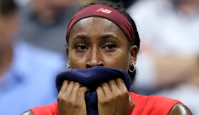 Pokazali Gauff, drżały jej ręce, płakała. Finał meczu nastąpił po 99 minutach