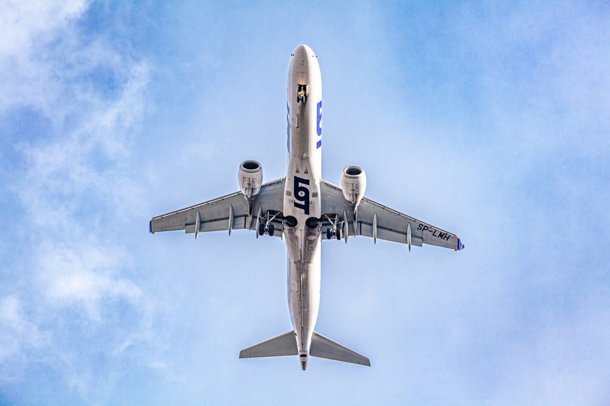 Uwaga pasażerowie. Dzisiejsze loty przeniesione przez katastrofę w Radomiu