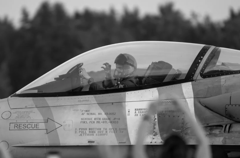 Jedne z ostatnich słów pilota F-16 przed katastrofą. "Zależy nam na tym"