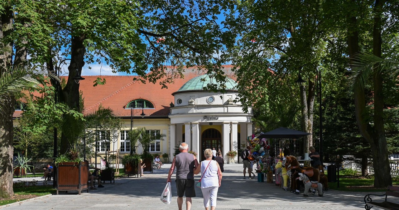 Dolnośląskie uzdrowisko niczym alpejski kurort. Seniorzy wracają tu co roku