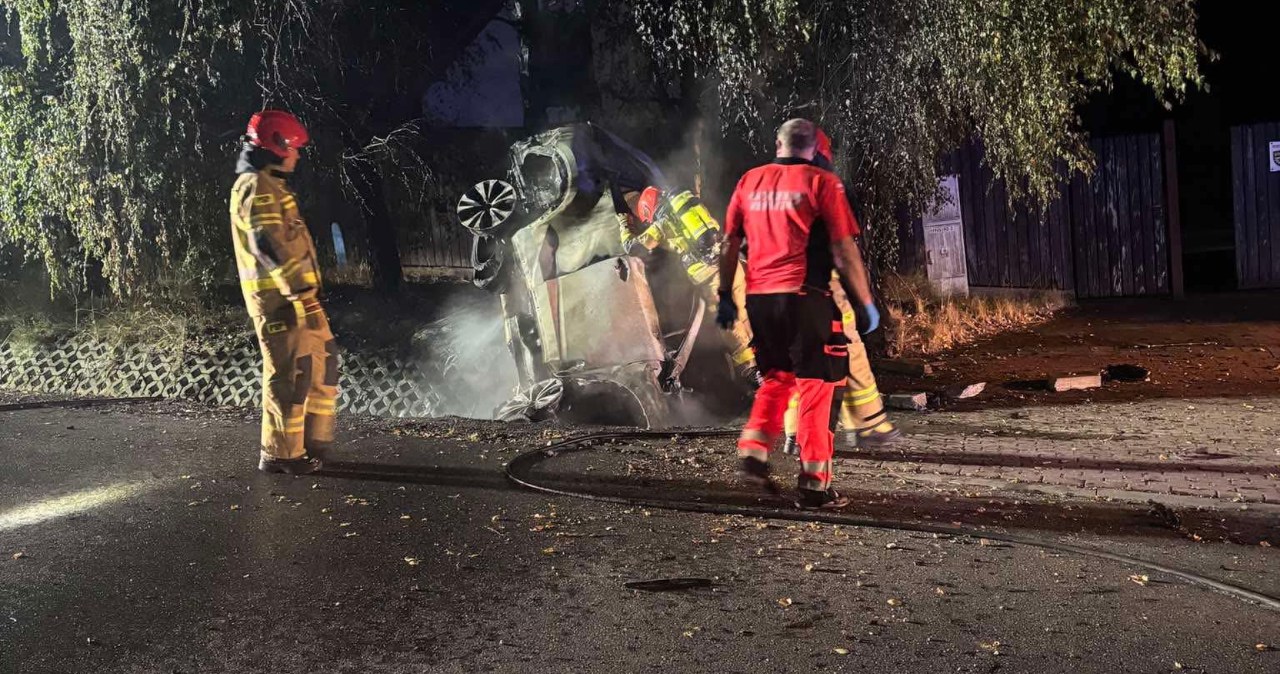 Siercza. Samochód natychmiast stanął w płomieniach. Trzy osoby nie żyją