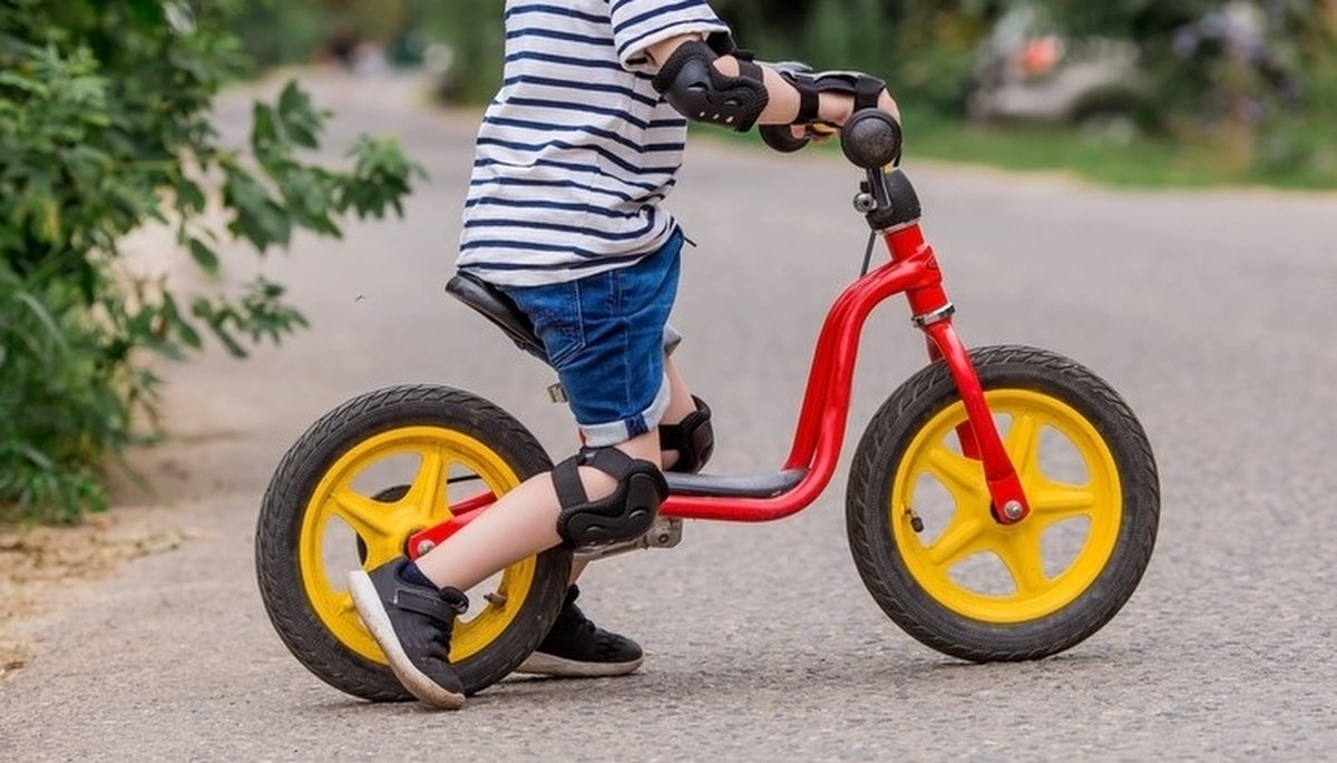 Czterolatek sam na ulicy. Pomogli mu policjanci