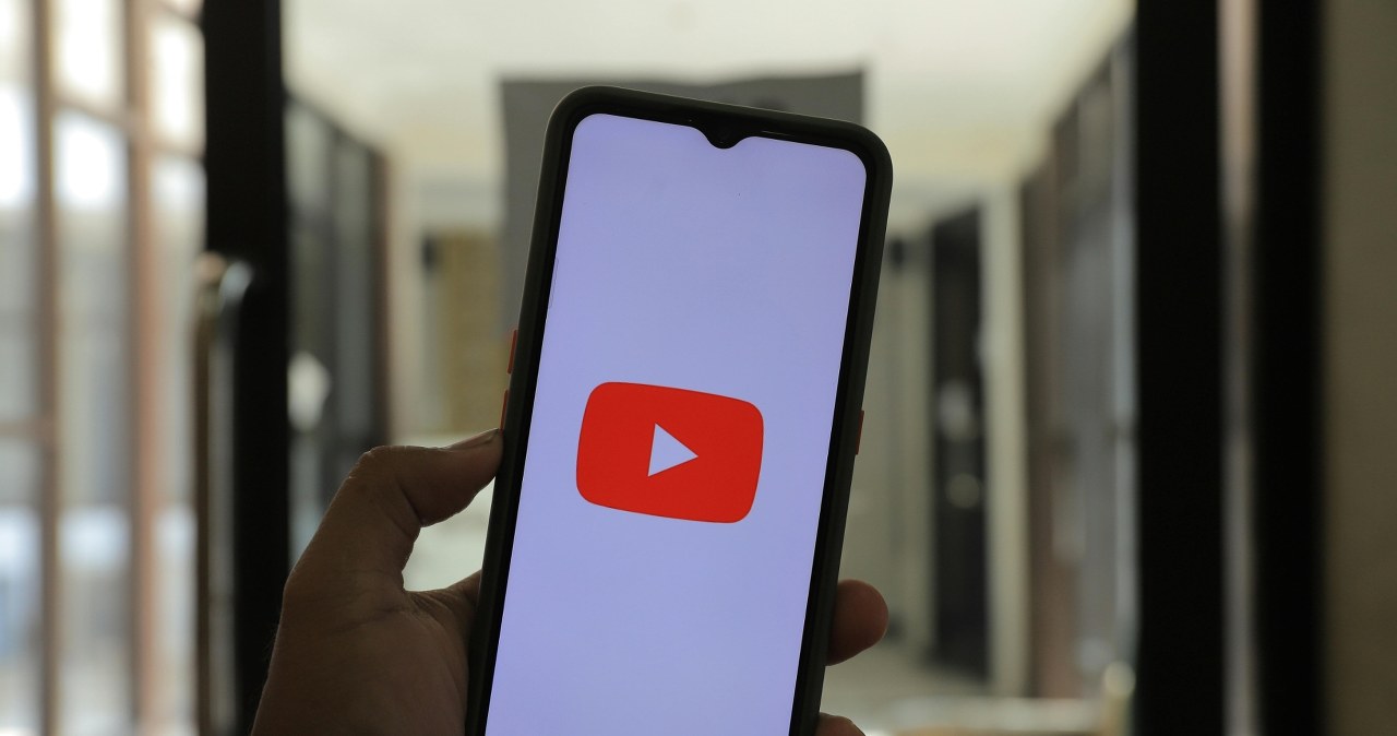YouTube dostaje w Polsce nowy przycisk. Co umożliwia?