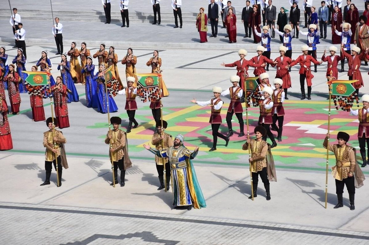 Artyści mają natychmiast pozbyć się brzuchów. Władze dały im miesiąc